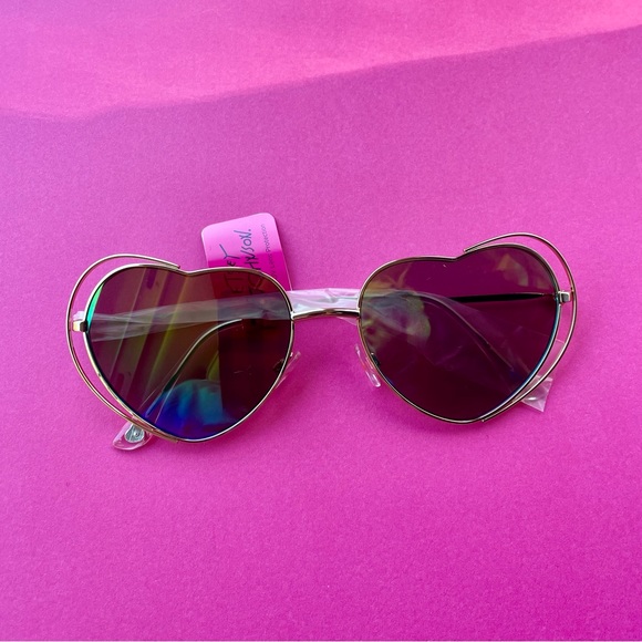 NWT Betsey Johnson Gold Heart Sunglasses with Reflective Lenses - Picture 1 of 4